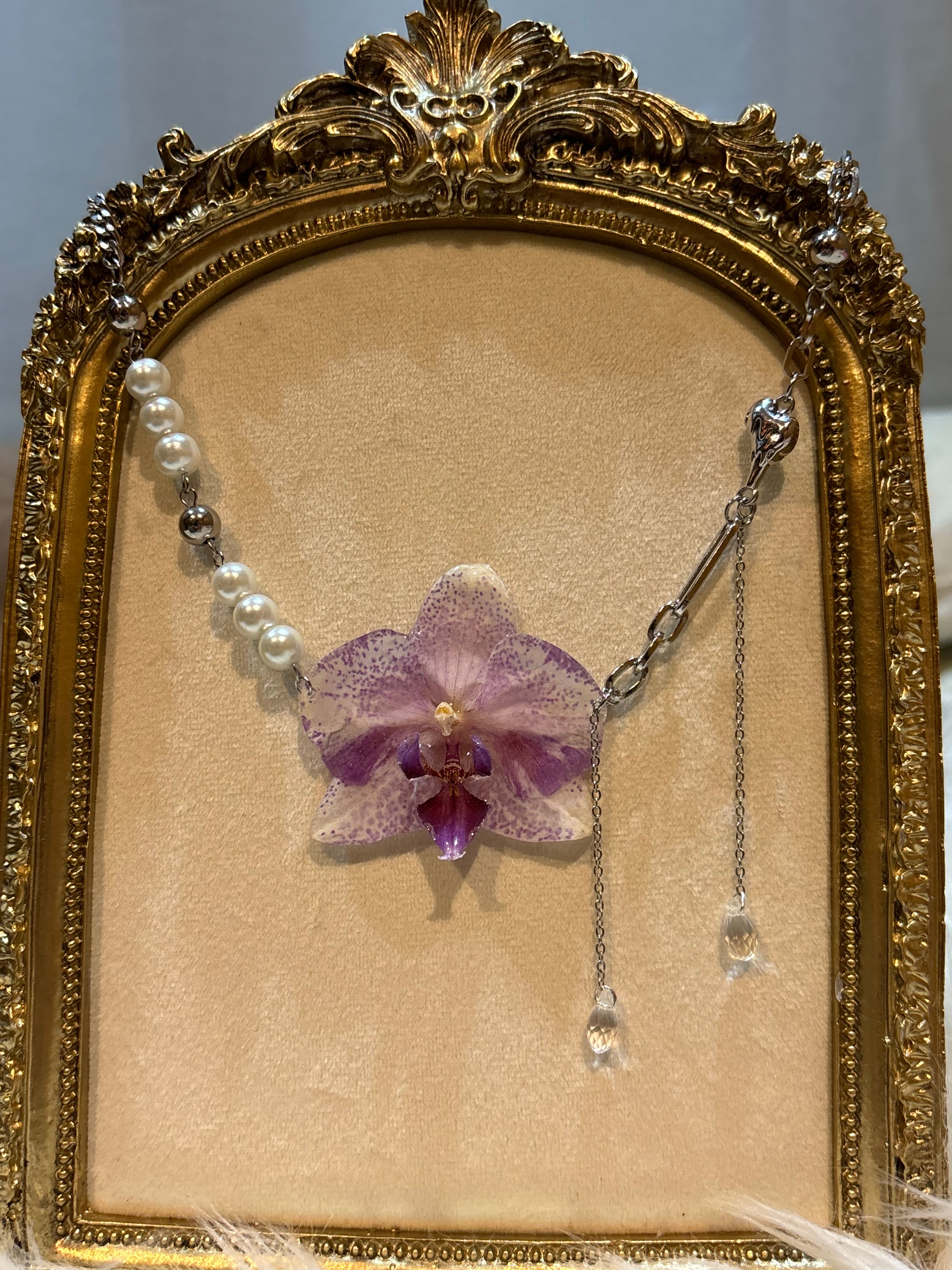 Collar Plateado con Flor Real Orquídea Morada | JOYERÍA BOTÁNICA |