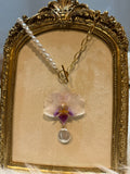 Collar Dorado con Flor Real Orquídea Blanca-Rosa| JOYERÍA BOTÁNICA |