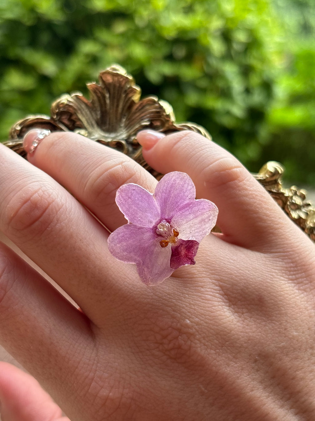 Anillo con Flor Real Orquídea Morada | JOYERÍA BOTÁNICA |