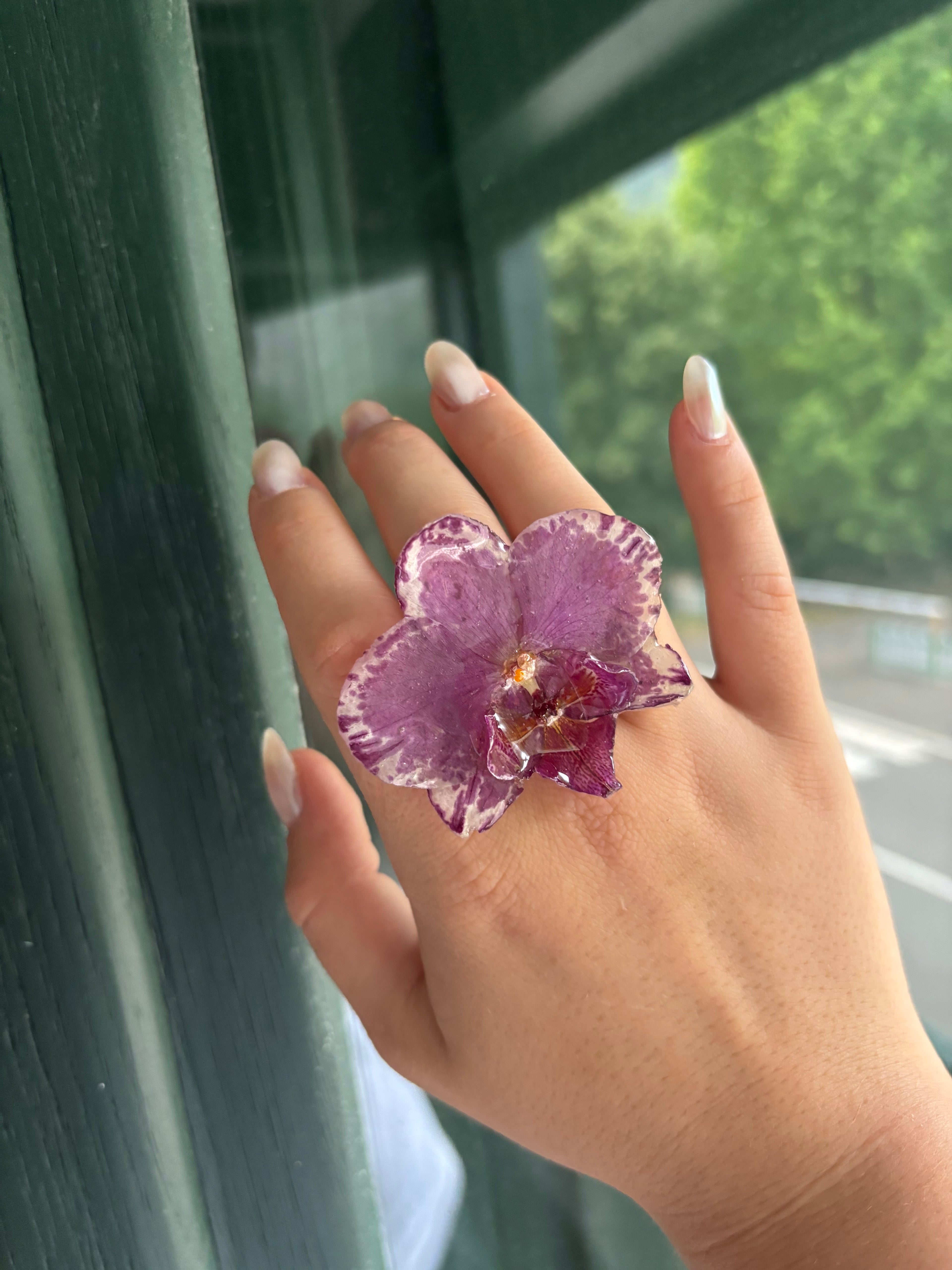 Anillo con Flor Real Orquídea Morada | JOYERÍA BOTÁNICA |