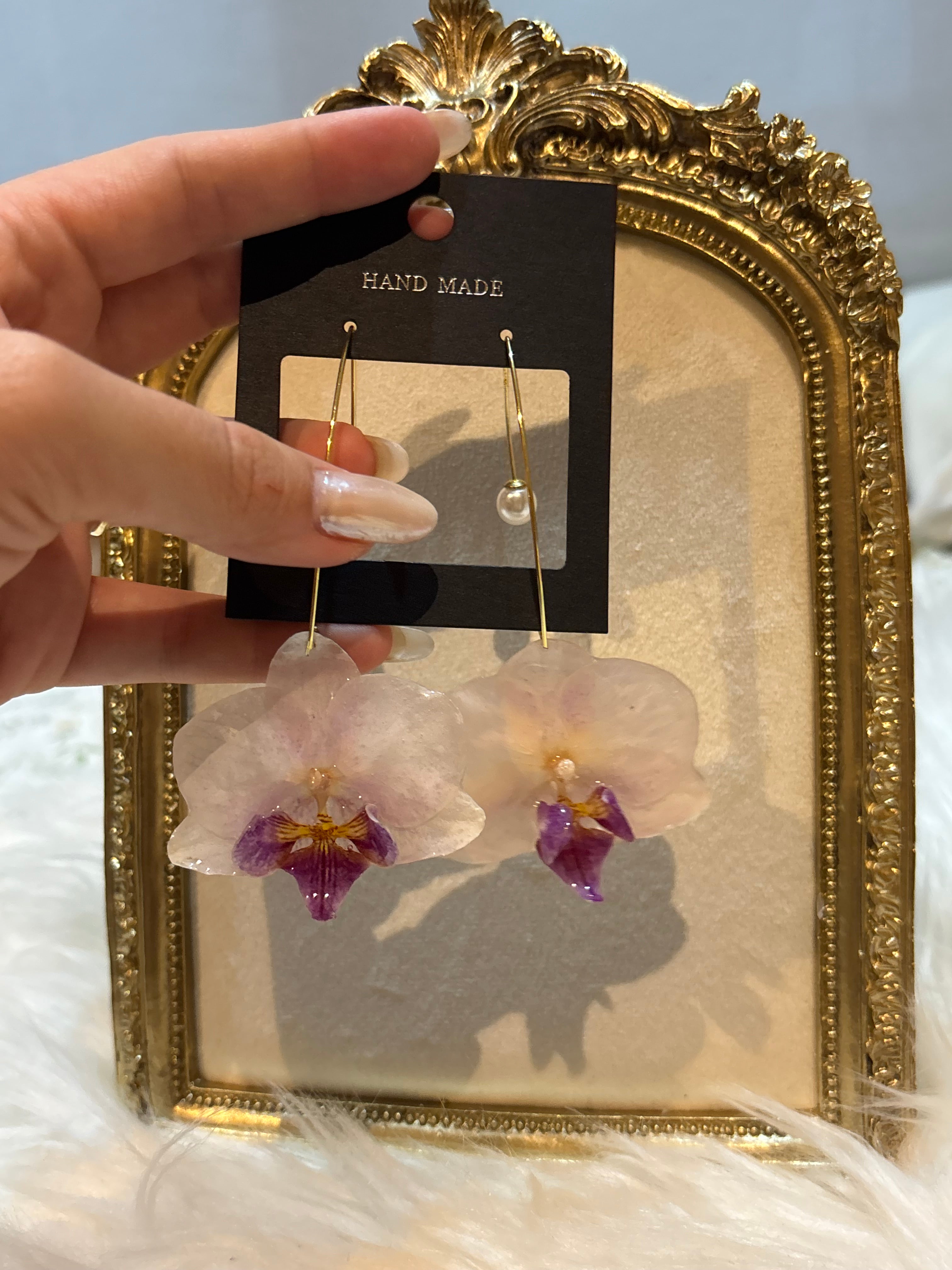 Pendientes Dorados con Flor Real Orquídea Blanca-Rosa| JOYERÍA BOTÁNICA |