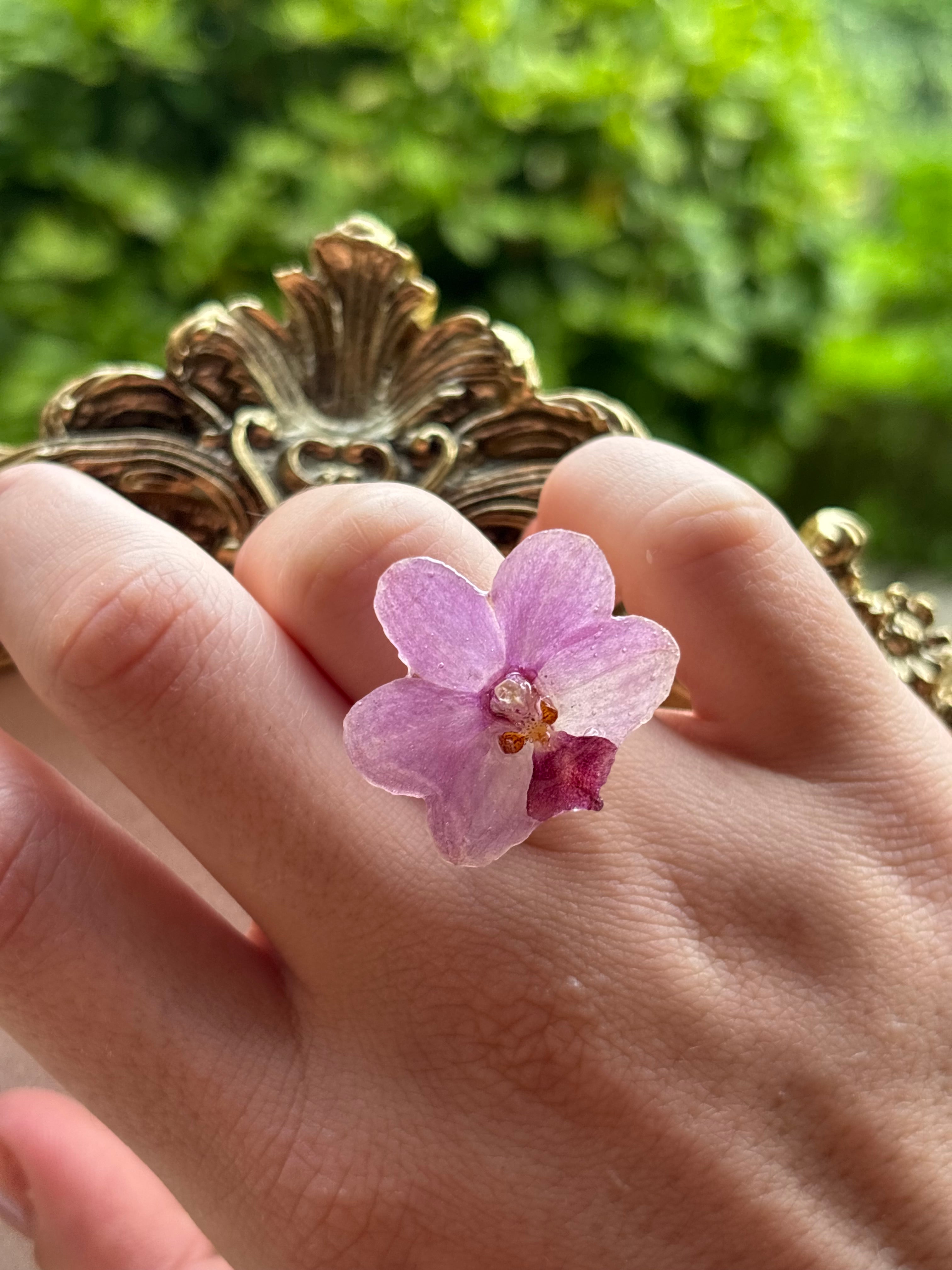 Anillo con Flor Real Orquídea Morada | JOYERÍA BOTÁNICA |