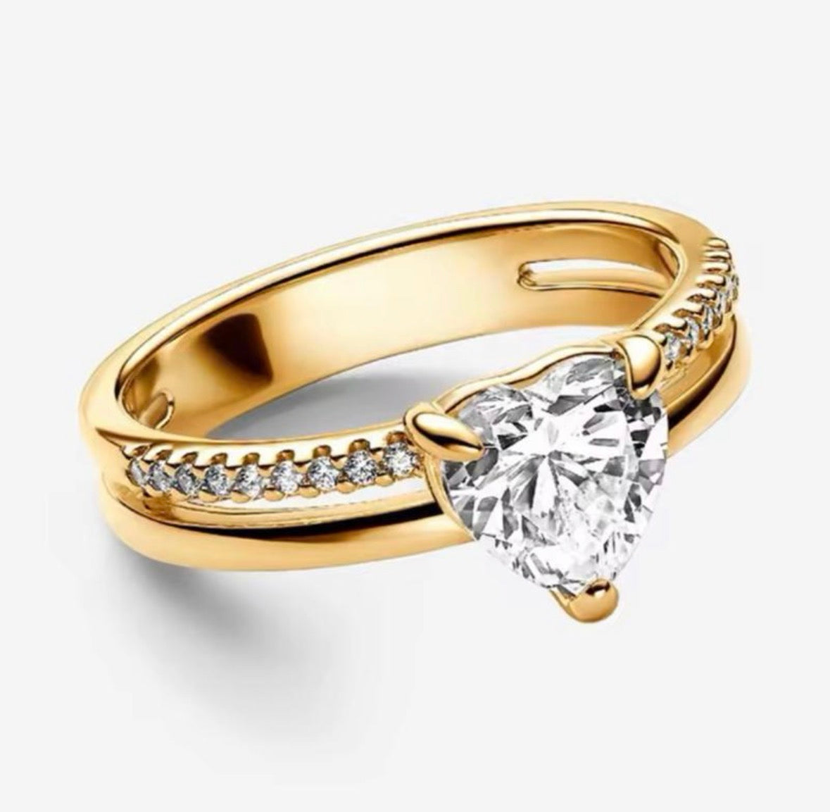 Anillo Dorado Corazón Blanco